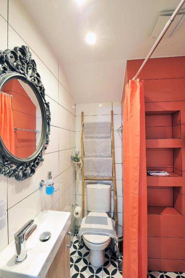 Bella Ciao Guest House Атина Екстериор снимка